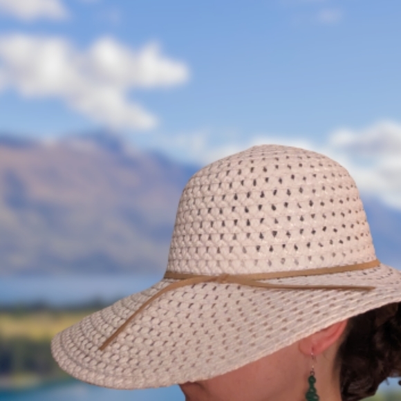 EUC straw floppy wide brim faux leather tan strip around base intersecting on - Picture 2 of 5